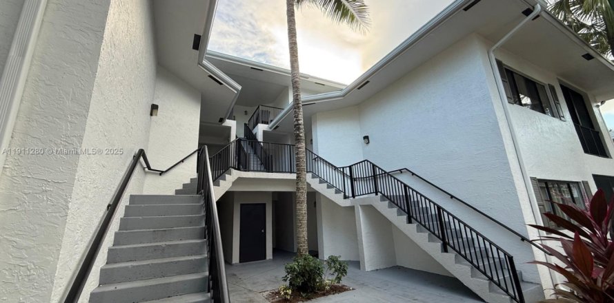 Condominio en Fort Lauderdale, Florida, 2 dormitorios № 1969636