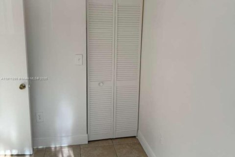 Condominio en alquiler en Fort Lauderdale, Florida, 2 dormitorios, 79.71 m2 № 1969636 - foto 17