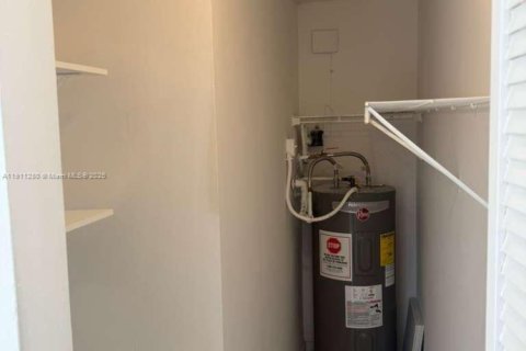 Condominio en alquiler en Fort Lauderdale, Florida, 2 dormitorios, 79.71 m2 № 1969636 - foto 18