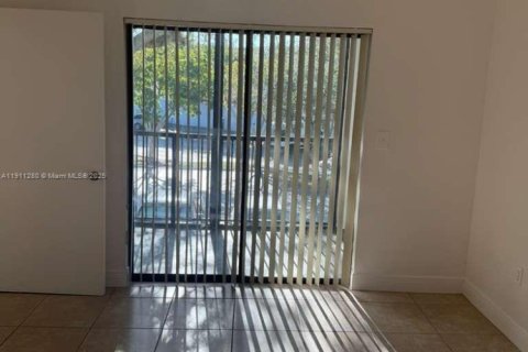 Condominio en alquiler en Fort Lauderdale, Florida, 2 dormitorios, 79.71 m2 № 1969636 - foto 22