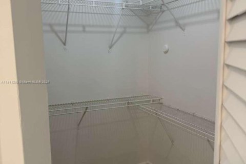 Condominio en alquiler en Fort Lauderdale, Florida, 2 dormitorios, 79.71 m2 № 1969636 - foto 16