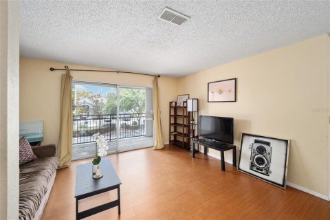 Condo in Gainesville, Florida, 3 bedrooms  № 1782677 - photo 13