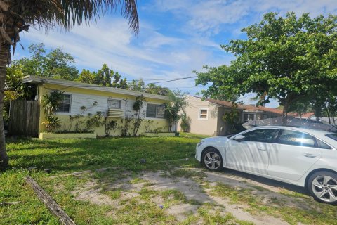Commercial property in Hollywood, Florida 92.9 sq.m. № 2147099