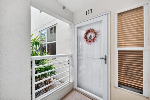 Condo in Saint Petersburg, Florida, 2 bedrooms  № 2377800 - photo 5