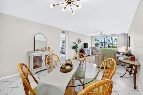 Condo in Saint Petersburg, Florida, 2 bedrooms  № 2377800 - photo 17