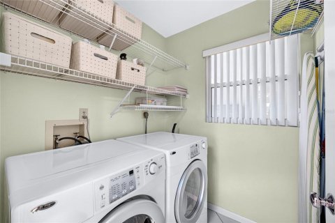 Condo in Saint Petersburg, Florida, 2 bedrooms  № 2377800 - photo 29