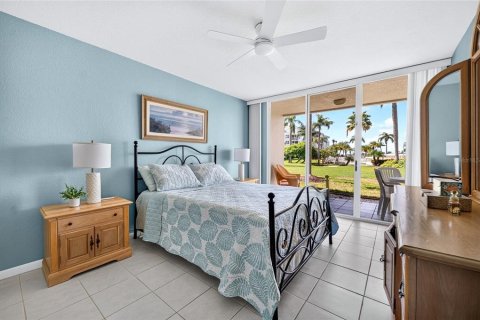 Condo in Saint Petersburg, Florida, 2 bedrooms  № 2377800 - photo 18
