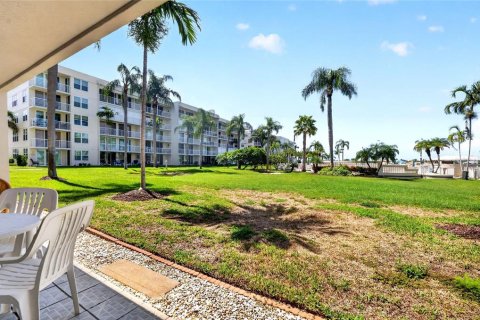 Condo in Saint Petersburg, Florida, 2 bedrooms  № 2377800 - photo 16