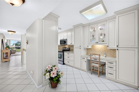 Condo in Saint Petersburg, Florida, 2 bedrooms  № 2377800