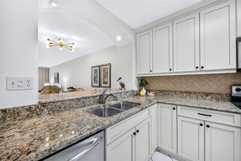 Condo in Saint Petersburg, Florida, 2 bedrooms  № 2377800 - photo 9