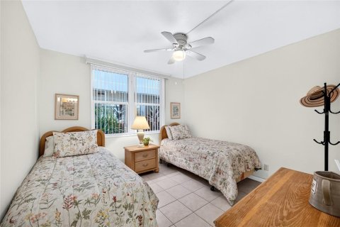 Condo in Saint Petersburg, Florida, 2 bedrooms  № 2377800 - photo 25
