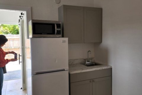 Propiedad comercial en alquiler en Pembroke Pines, Florida, 1 dormitorio, 37.16 m2 № 2049052 - foto 3