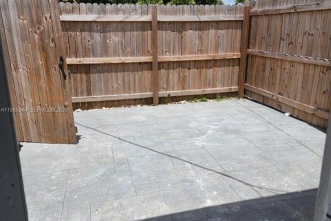 Propiedad comercial en alquiler en Pembroke Pines, Florida, 1 dormitorio, 37.16 m2 № 2049052 - foto 8