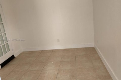 Propiedad comercial en alquiler en Pembroke Pines, Florida, 1 dormitorio, 37.16 m2 № 2049052 - foto 4