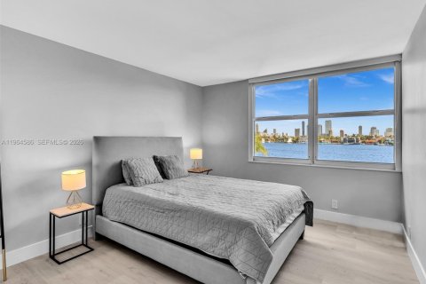 Condo in North Miami Beach, Florida, 2 bedrooms № 2026032 - photo 22