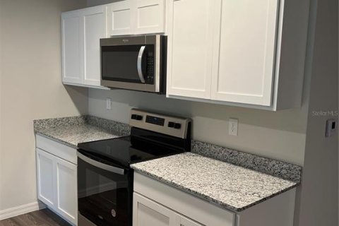 House in Lehigh Acres, Florida 3 bedrooms, 130.9 sq.m. № 1893634 - photo 5