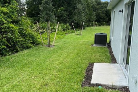 House in Lehigh Acres, Florida 3 bedrooms, 130.9 sq.m. № 1893634 - photo 26