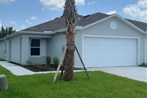 House in Lehigh Acres, Florida 3 bedrooms, 130.9 sq.m. № 1893634 - photo 2