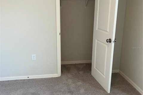 House in Lehigh Acres, Florida 3 bedrooms, 130.9 sq.m. № 1893634 - photo 21