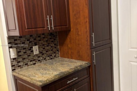 Condo in Miramar, Florida, 3 bedrooms  № 1862068 - photo 9