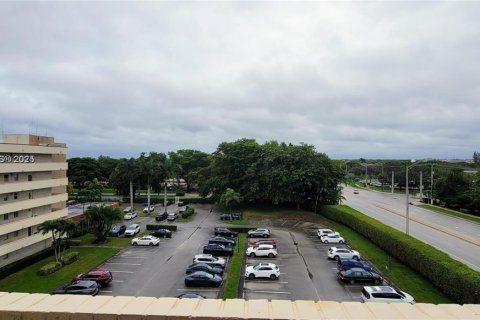 Condo in Pembroke Pines, Florida, 1 bedroom  № 1710358 - photo 5