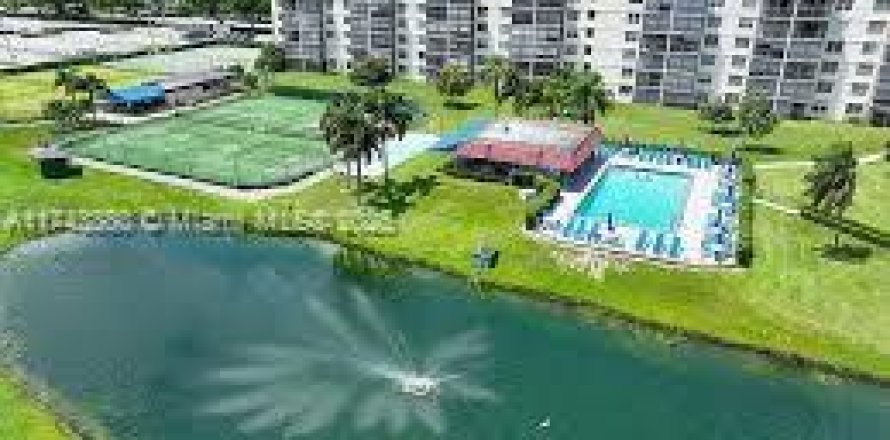 Condo in Pembroke Pines, Florida, 1 bedroom  № 1710358