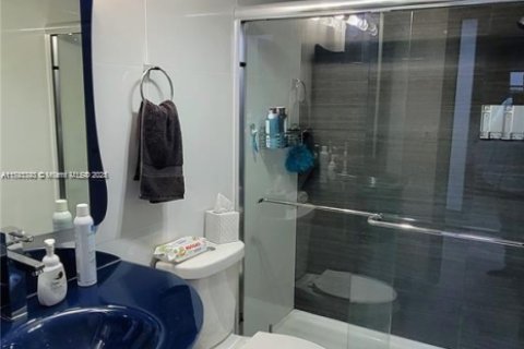 Condo in Pembroke Pines, Florida, 1 bedroom  № 1710358 - photo 22