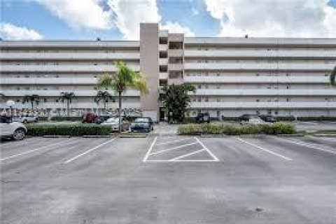 Condo in Pembroke Pines, Florida, 1 bedroom  № 1710358 - photo 4