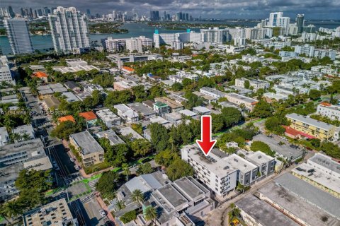 Condo in Miami Beach, Florida, 1 bedroom  № 2000562 - photo 28