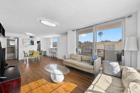 Condo in Miami Beach, Florida, 1 bedroom  № 2000562 - photo 2