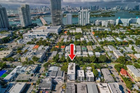 Condo in Miami Beach, Florida, 1 bedroom  № 2000562 - photo 30