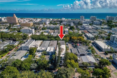 Condo in Miami Beach, Florida, 1 bedroom  № 2000562 - photo 24