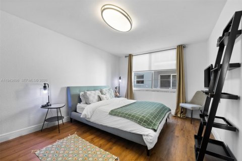 Condo in Miami Beach, Florida, 1 bedroom  № 2000562 - photo 11