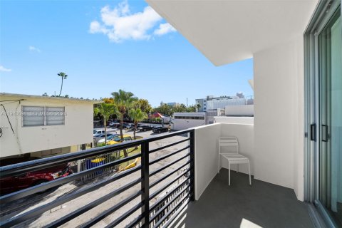 Condo in Miami Beach, Florida, 1 bedroom  № 2000562 - photo 18