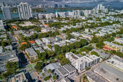 Condo in Miami Beach, Florida, 1 bedroom  № 2000562 - photo 29
