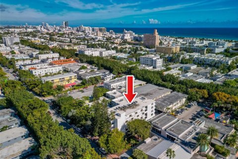 Condo in Miami Beach, Florida, 1 bedroom  № 2000562 - photo 26