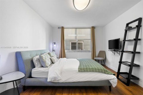 Condo in Miami Beach, Florida, 1 bedroom  № 2000562 - photo 12
