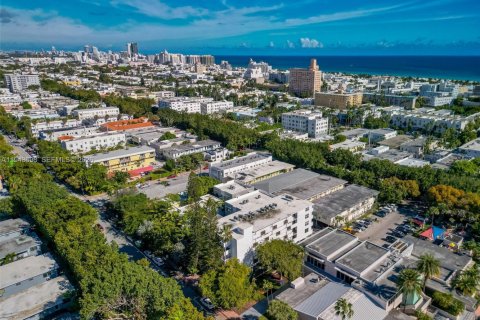 Condo in Miami Beach, Florida, 1 bedroom  № 2000562 - photo 27