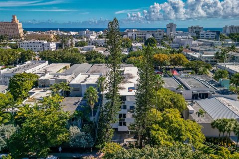 Condo in Miami Beach, Florida, 1 bedroom  № 2000562 - photo 23