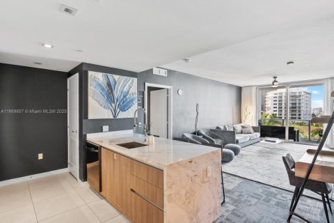 Condo in Fort Lauderdale, Florida, 2 bedrooms № 1979522 - photo 3