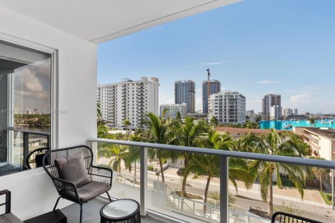 Condo in Fort Lauderdale, Florida, 2 bedrooms № 1979522 - photo 16