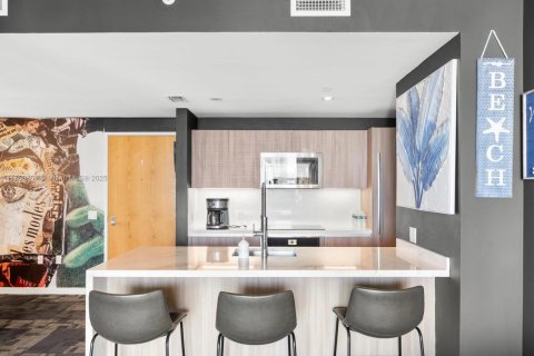 Condo in Fort Lauderdale, Florida, 2 bedrooms № 1979522 - photo 2