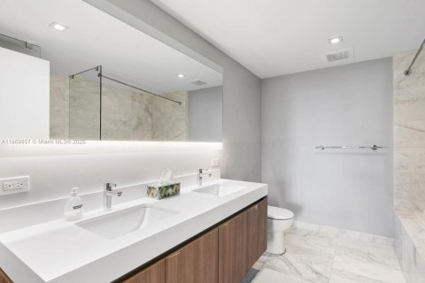 Condo in Fort Lauderdale, Florida, 2 bedrooms № 1979522 - photo 11