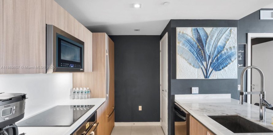 Condo in Fort Lauderdale, Florida, 2 bedrooms № 1979522