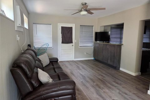 Villa ou maison à louer à Tavares, Floride: 1 chambre, 67.45 m2 № 1734309 - photo 3