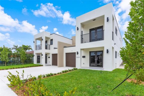 Propiedad comercial en venta en Miami, Florida, 414.16 m2 № 1480327 - foto 5