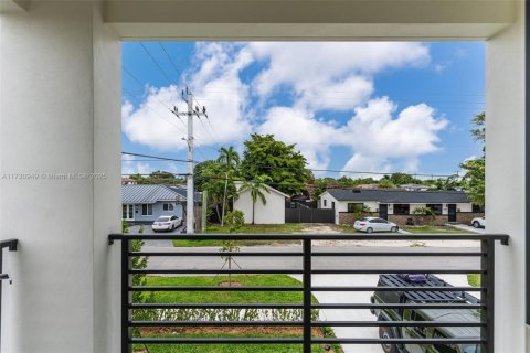 Propiedad comercial en venta en Miami, Florida, 414.16 m2 № 1480327 - foto 21