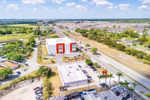 Commercial property in Miami, Florida № 2154865 - photo 8