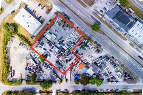 Commercial property in Miami, Florida № 2154865 - photo 1