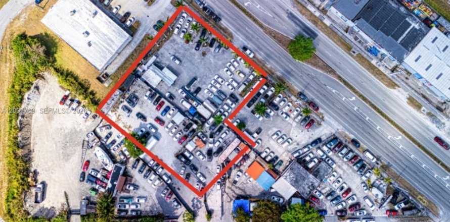 Commercial property in Miami, Florida № 2154865